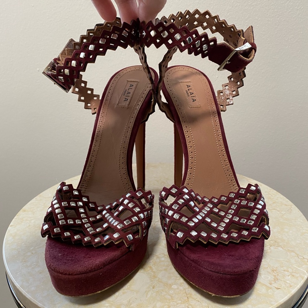 Alaïa Suede Burgundy Studded & Lasercut Accents Platform Heels Size 38.5/8
